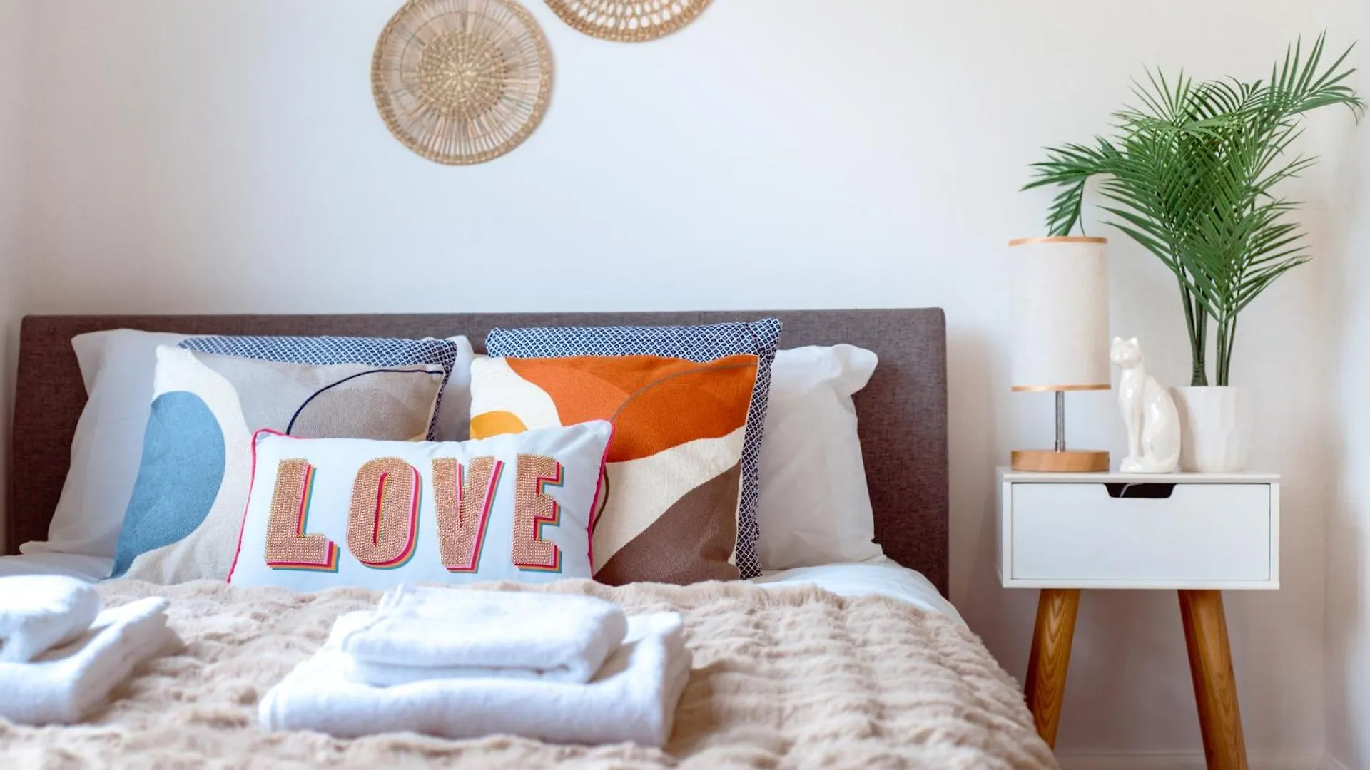 Stratford Gem- Stylist Spacious Apartment London