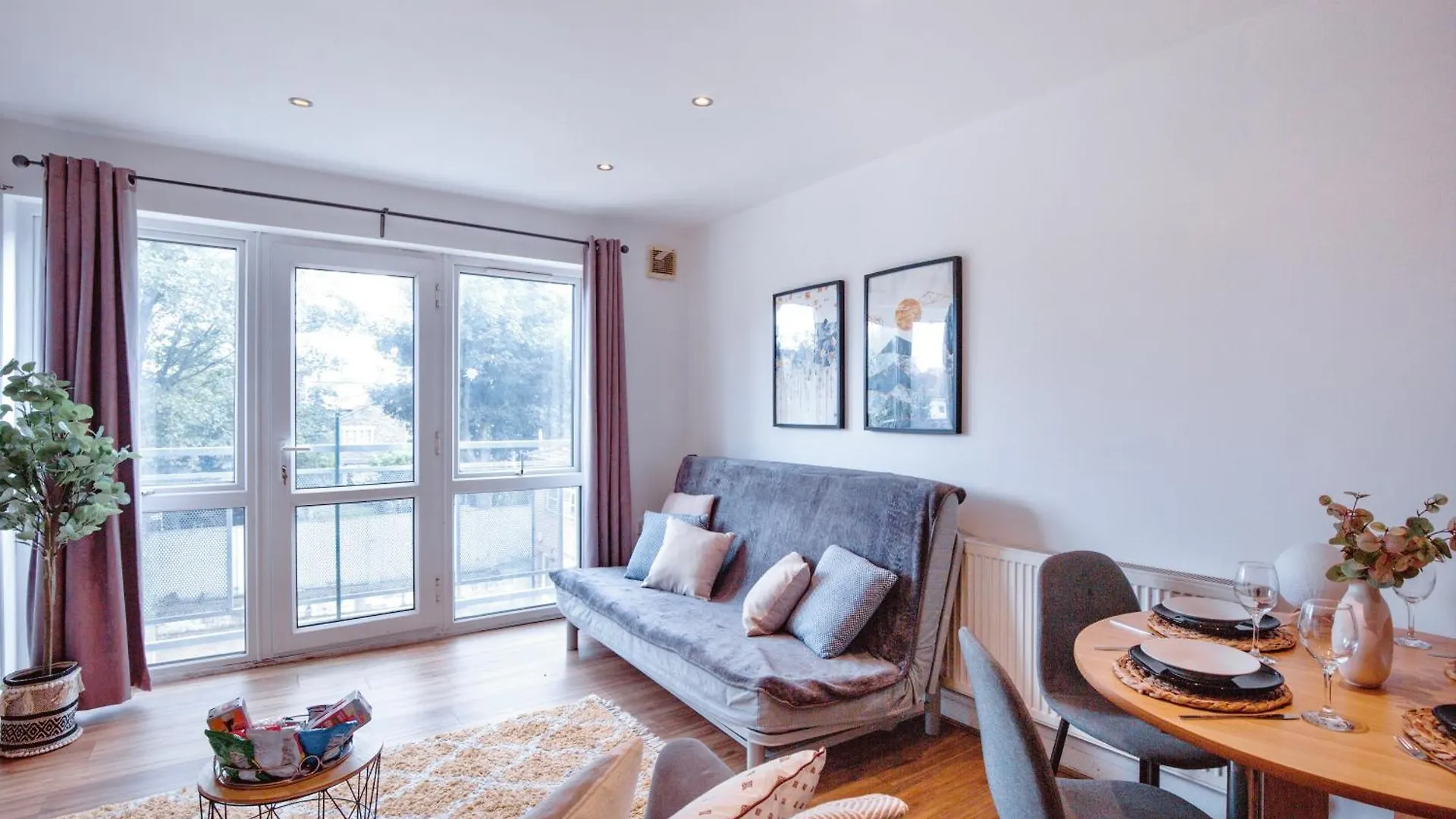 Stratford Gem- Stylist Spacious Apartment London