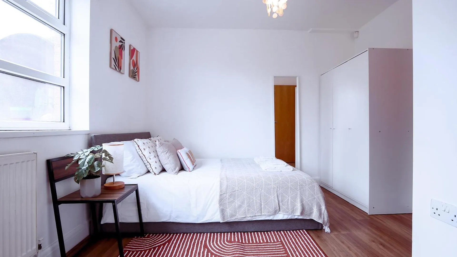 Stratford Gem- Stylist Spacious Apartment London 0*,