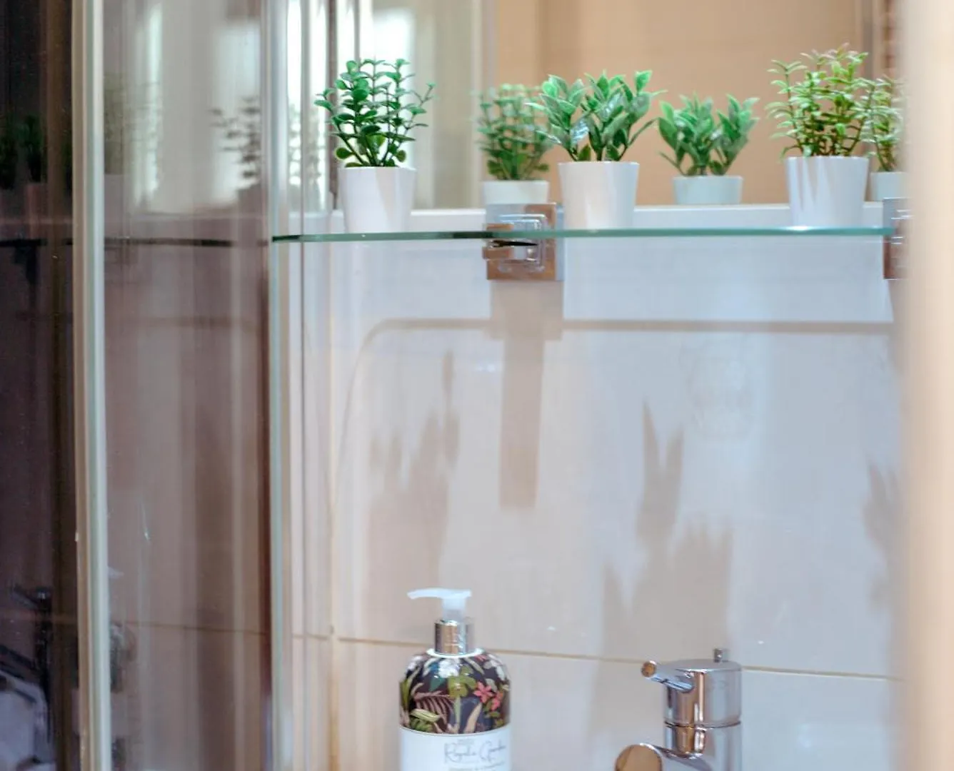 Stratford Gem- Stylist Spacious Apartment London 0*,